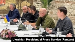 Членови на украинската делегација на разговорите со руските преговарачи, додека рускиот напад врз Украина продолжува, Истанбул, Турција, 29 март 2022 година