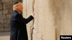 Президент США Дональд Трамп у Западной стены в Иерусалиме. 22 мая 2017 года.