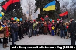 На мітинг зібрались представники низки громадських організацій та об'єднань Дніпра