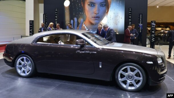 بريتاندىق Rolls-Royce اۆتوكونتسەرنى شىعارعان كولىك جەنەۆاداعى كورمەدە. 2013 جىلعى ناۋرىز.