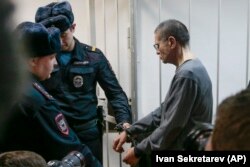 Алексей Улюкаев в суде после приговора