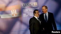 Ministri i Punëve të Jashtme të Serbisë Ivica Daçiq dhe ai i Rusisë, Sergei Lavrov, foto nga arkivi