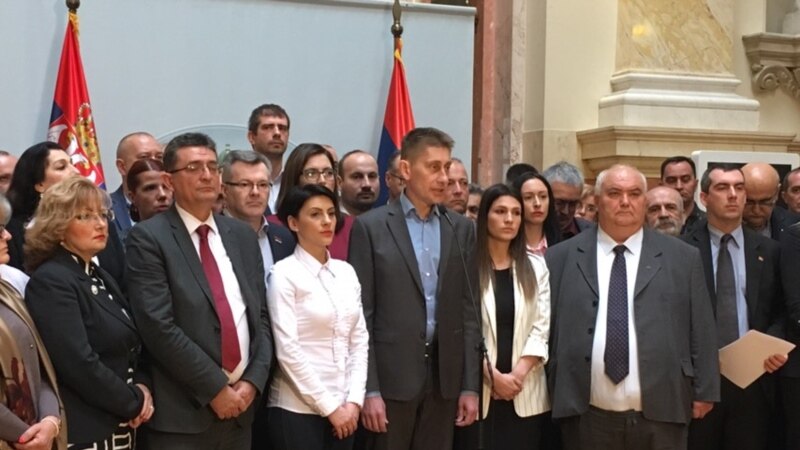 Штрајкот со глад заменет со дежурство во српскиот Парламент