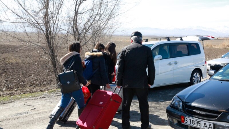 Үрүмчүдөн келген 40 кыргызстандык студент карантинден чыкты 