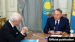Қазақстан президенті Нұрсұлтан Назарбаевтың БҰҰ-ның Сирия мәселесі бойынша арнайы өкілі Стаффан де Мистурамен кездесуі. Астана, 23 қаңтар 2017 жыл.