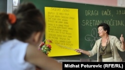 Ubuduće podjela po jeziku koji će da uče: Prvi dan škole za prvačiće u sarajevskoj školi