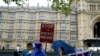 Protest anti-Brexit în fața Parlamentului britanic