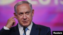 نخست وزیر اسرائیل در حال سخنرانی در فدراسیون یهودیان آمریکای شمالی