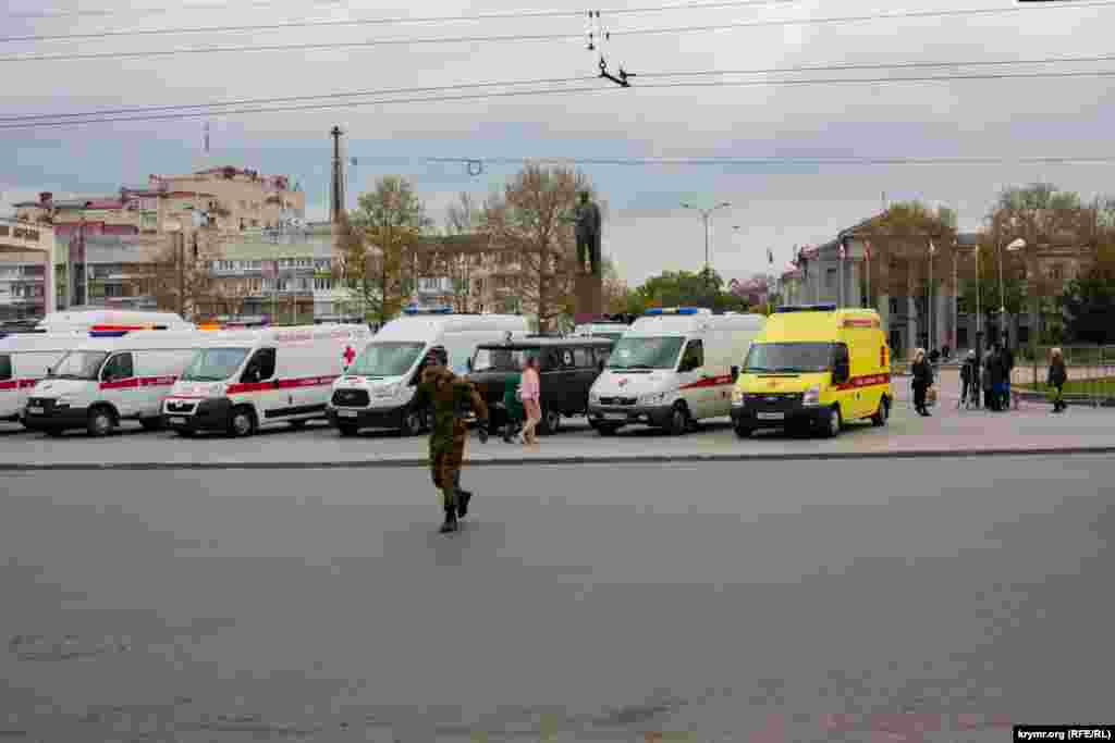Уздовж проспекту Кірова організували виставку машин швидкої допомоги