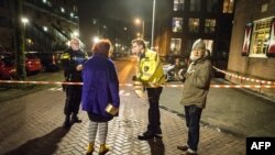 Полицейские перекрыли район Гроте Виттенбургер после перестрелки в Амстердаме
