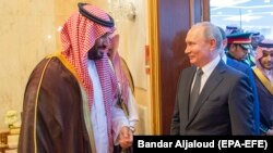 Russian President Vladimir Putin (right) and Saudi Crown Prince Muhammad bin Salman meet in Riyadh in October 2019.