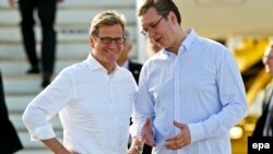 Gido Vestervele i Aleksandar Vučić na aerodromu u Beogradu