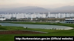 Aşgabatdaky golf meýdançasy (Illýustrasiýa suraty)