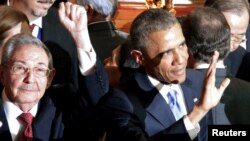 Raul Castro və Barack Obama 7-ci Amerika sammitində. 