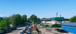 Құлжа тасжолымен Алматыға бара жатқан автокөліктер. 11 мамыр 2020 жыл.