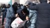 Задержания, оцепление, перекрытые улицы. 1 марта в Казахстане