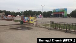 На месте ДТП со смертельным исходом около Парка первого президента в Актобе. 8 июля 2017 года. 
