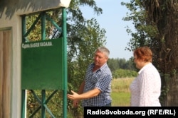 Селищний голова Олег Богуславський та Олена Гладка