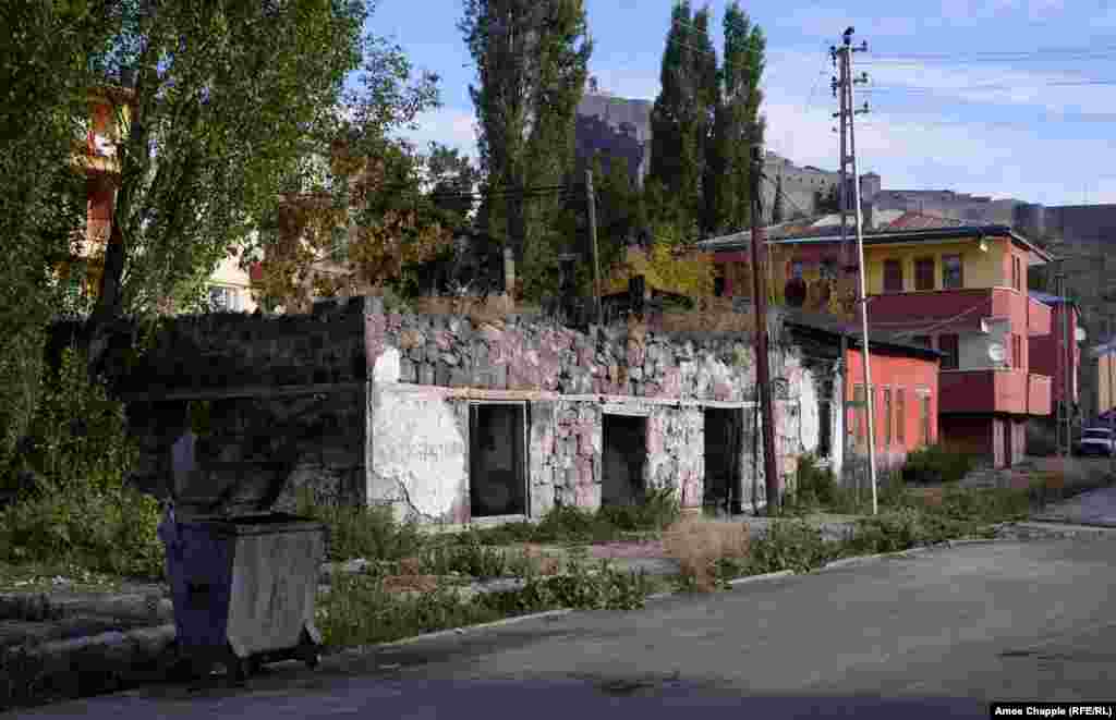Дом в Карсе, который, как считается, является бывшим домом почитаемого армянского поэта Егише Чаренца.
