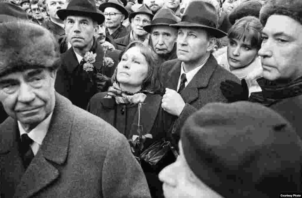 Former putschists Dmitry Yazov, Oleg Shenin, Vladimir Kryuchkov, and Oleg Baklanov, surrounded by their supporters, on the eve of their trial. 14 April 1992.