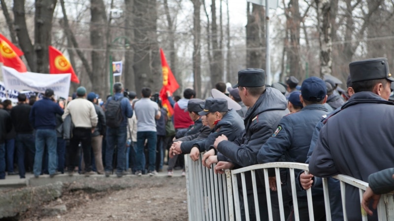 В центре Бишкека вновь продлили запрет на проведение митингов