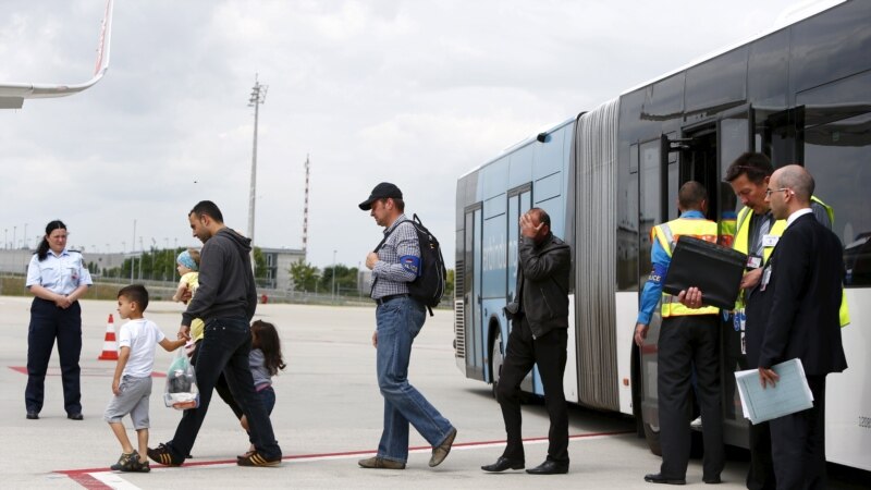 Bllokohen të gjitha fluturimet në Aeroportin e Tiranës