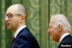 Biden (right) with Ukrainian Prime Minister Arseniy Yatsenyuk