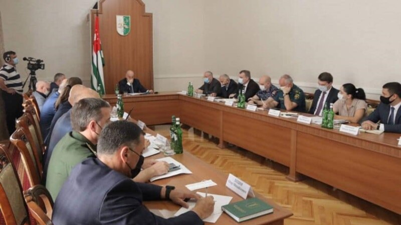 Абхазский президент Аслан Бжания провел рабочее совещание