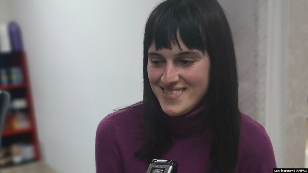 Pored svakodnevnog rada u salonu ljepote Status, Teodora studira Italijanski jezik i sve ispite je položila u roku