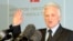 Perišić je proglašen krivim zato što je u martu 2002. godine u motelu na Ibarskoj magistrali u Beogradu tajni vojni dokument predao stranoj državi.