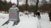 Актывісты ўшанавалі памяць ахвяраў сталінскага тэрору, расстраляных каля вёскі Хайсы
