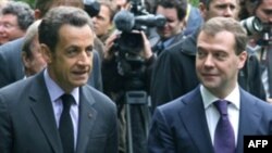 President Nicolas Sarkozy (left) wants the resumption of talks to be the centerpiece of the summit with Russia.