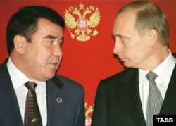 Сапармурат Ниязов жана Владимир Путин. 2002-жыл