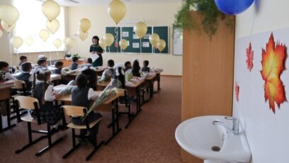 Пропагандата на Кремъл в руските училища продължава от години С