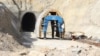 تصویری از یکی از تونل‌های راه‌آهن چابهار-زاهدان که به قرارگاه خاتم‌الانبیای سپاه واگذار شده است. 