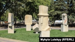 Скульптурні образи видатних українських митців встановили у Краматорську