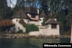 Carl Jung-un in Bollingendə öz əli ilə tikdiyi evi.