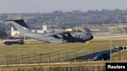 Транспортный самолет ВВС Турции Airbus A400M на авиабазе «Инджирлик», 24 июля 2015 года.