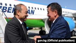 C.Jeenbekov O‘zbekiston bosh vaziri A.Aripov bilan, Bishkek, 2017 yil 16 avgusti.