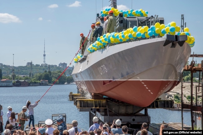 Спуск на воду бронекатера «Гюрза-М»