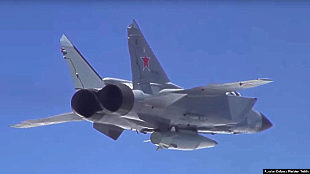 Російський літак МіГ-31К з ракетою «Кинджал», фото ілюстративне
