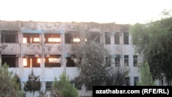 A local school in the Gres district of Abadan after the devastation