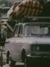 Скрийншот от архивни кадри на БНТ от българо-турската граница, заснети през лятото на 1989 г. Колоните автомобили, автобуси и каруци се измерват с километри.