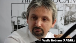 Doru Petruți în studioul Europei Libere