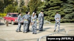 Діти в російській військовій формі на площі Леніна в Керчі, 10 квітня 2019 року