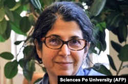 Fariba Adelkáh a párizsi Sciences Po egyetem által kiadott 2012-es képen.