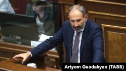 Никол Пашинян на специальном заседании парламента Армении