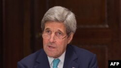 John Kerry vorbind la New York în 22 aprilie 2016 după convorbirile cu ministrul iranian de externe Mohammad Javad Zarif.