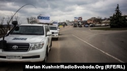 Місія ОБСЄ на КПП у Станиці Луганській. Березень 2016 року