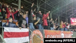 Беларускія футбалісты саступілі нідэрляндзкім, але далі бой. Фота